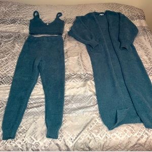 Teal matching set size Small! Fits perfectly ( stretchy material)